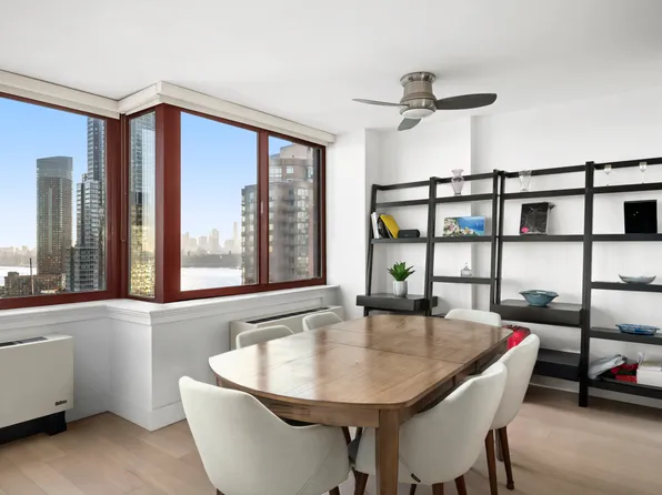 4-74 48th Avenue image 3 of 6