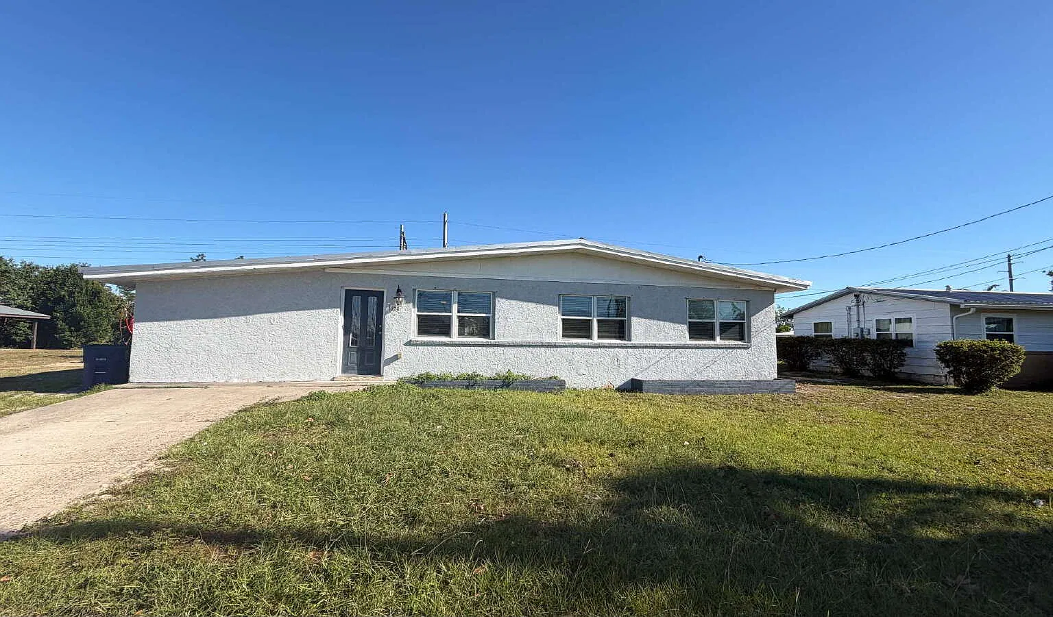 4 bed, 2.0 bath, 1816 sqft, $2,050 — Photo 1