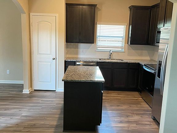 4th image of 1032 Maidenhair Ln