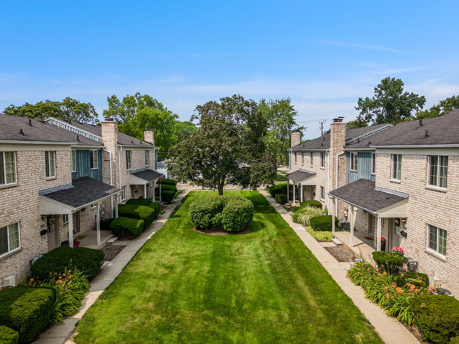 Cloisters Townhomes — Photo 2