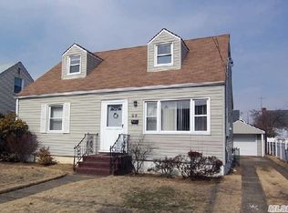 23 Drake St, Valley Stream, NY 11580