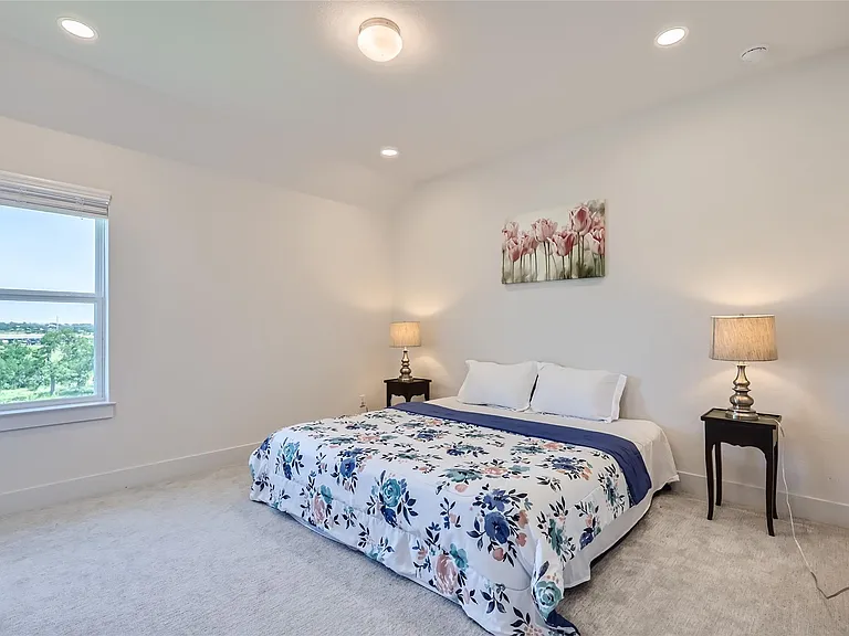 704 Palamos Dr — Photo 27