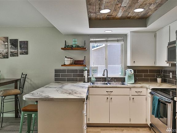 5th image of 24716 Mason St