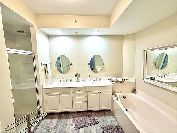 5th image of 410 Flagship Dr APT 305