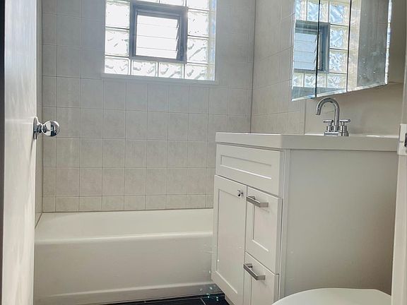 4th image of 724 Warren Ave APT 304