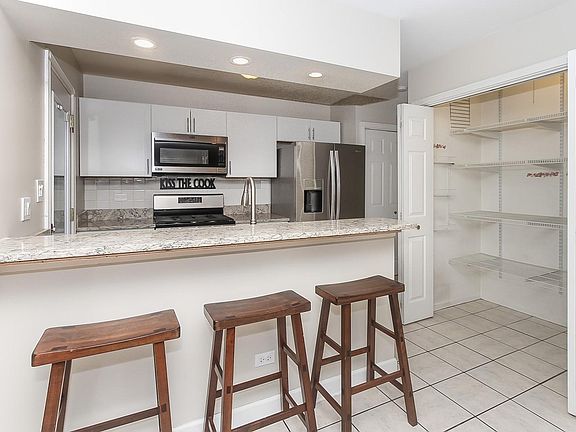 4th image of 1567 N Gatewood Ave #1