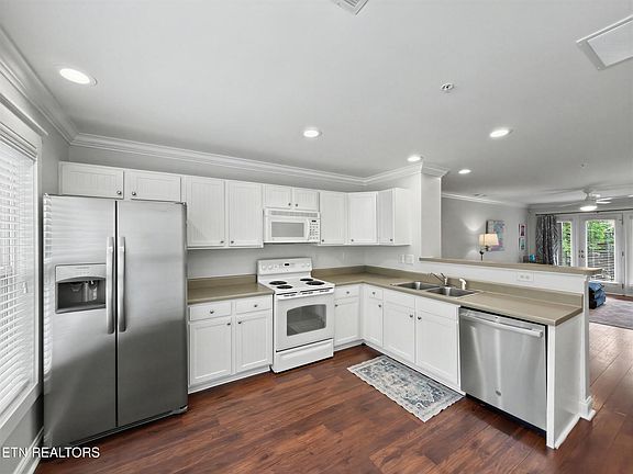 5th image of 3915 Cherokee Woods Way APT 209