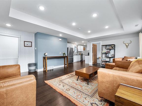 4th image of 710 Mt Nemo Avenue