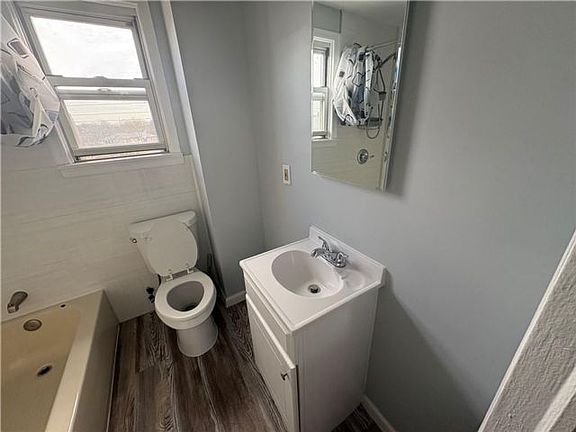 5th image of 14642 15th Ave Floor 2
