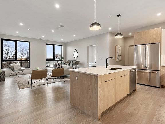 3rd image of 85 Myrtle St #U-304