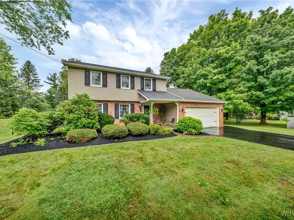 5975 Old Orchard Dr, Hamburg, NY 14075