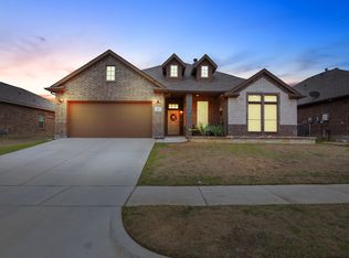 31 Auburn Dr, Fort Worth, TX 76134