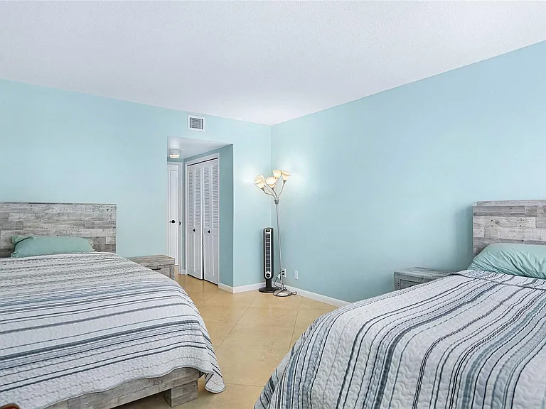 3430 Galt Ocean Dr #802 — Photo 42