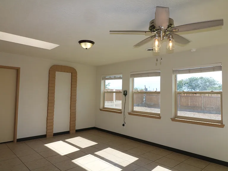 508 Las Marias Dr SE — Photo 12