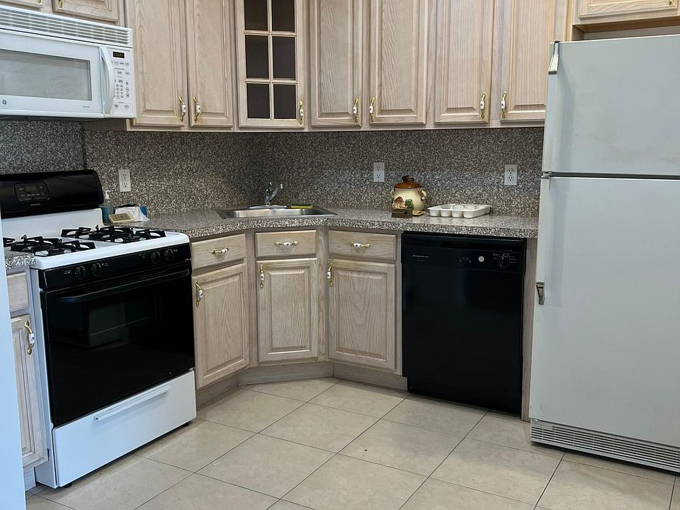 1st image of 186B Bay 47th St #2