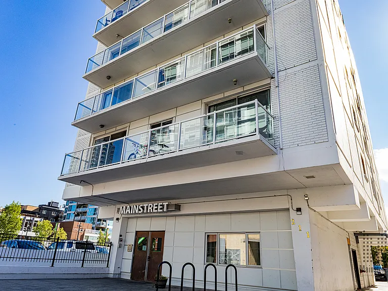 211 14th Ave SW — Photo 17
