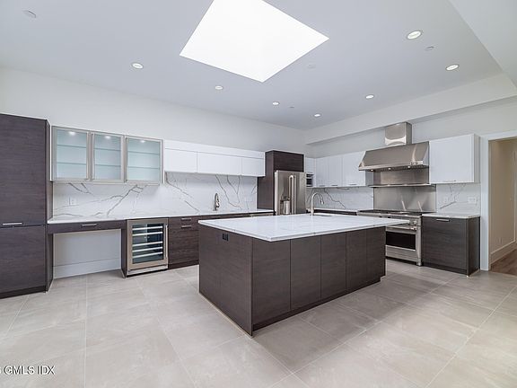 4th image of 121 Greenwich Ave