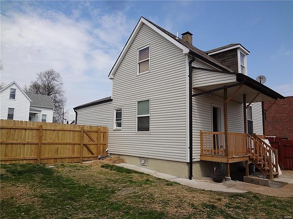 2nd image of 900 Erskine Ave S