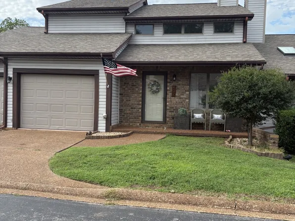 407 Country Club Ct, Clarksville, TN 37043