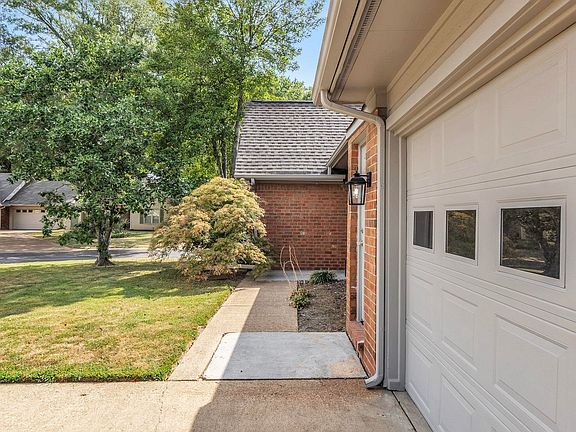 2nd image of 2951 Millers Pond Dr