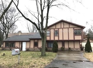 294 Cardinal Ave, Commerce Township, MI 48382