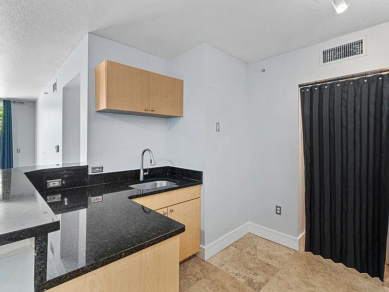 1013 Villa Cir — Photo 10