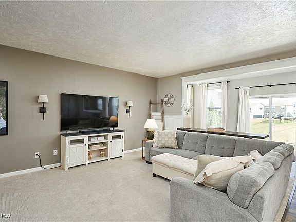 4th image of 1667 Cobham Ln