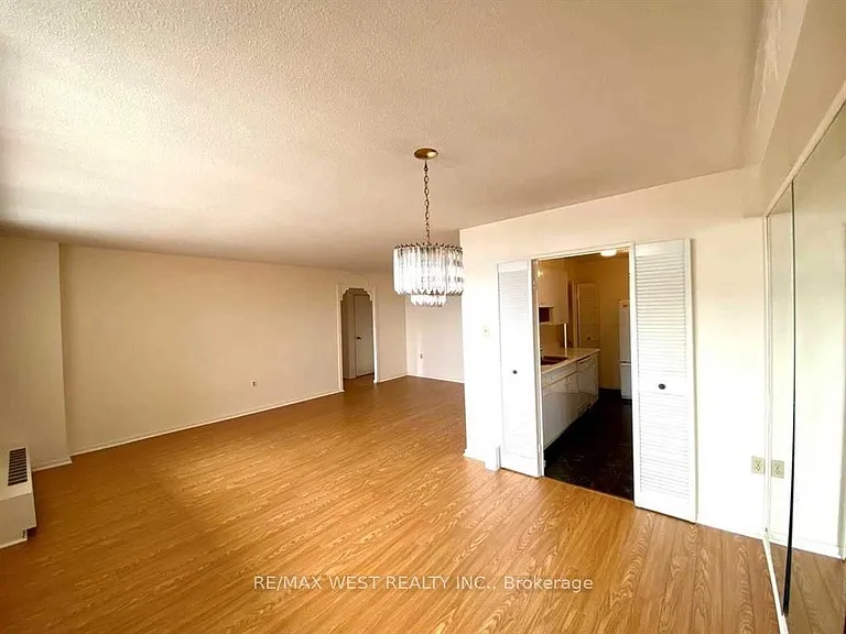 130 Neptune Dr #905 — Photo 5