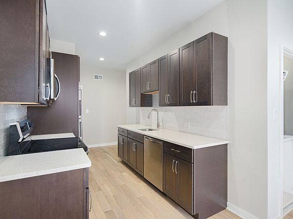 4th image of 1520 Catharine St #1R