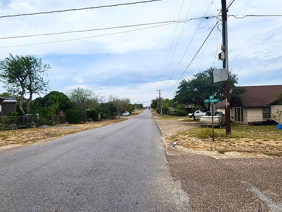 5th image of 1602 Zapata Ave