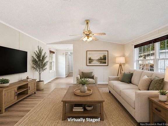 3rd image of 37 Young St