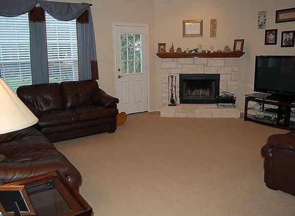 4th image of 223 Murchison Dr