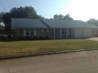 810 W Star St, Gainesville, TX 76240