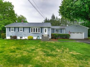 1 Heather Hills Dr, Oak Ridge, NJ 07438