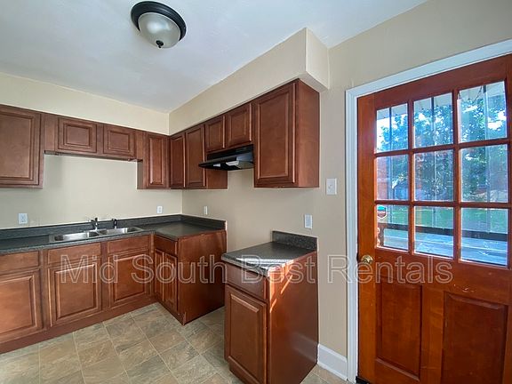 4th image of 3130 Lamphier Ave
