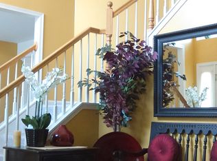 206 English Oak Ln, Streamwood, IL 60107