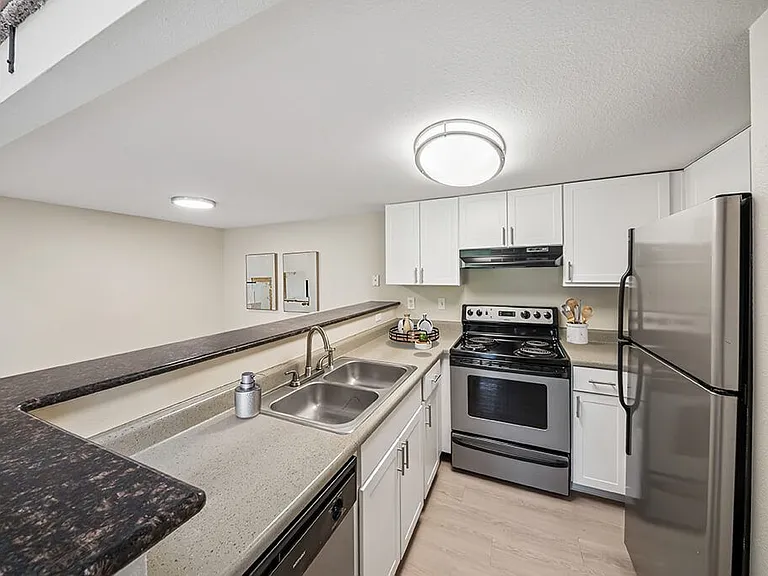 Sky Rock Apartments — Photo 12