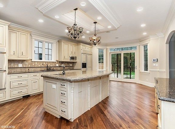 5th image of 1182 Carol Ln