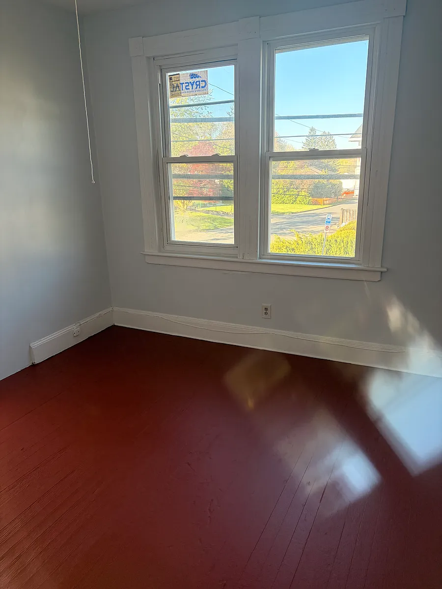 Photo 2 of 5 - 75 Pinehurst Ave #2W - Waterbury, CT Building Photo - 75 Pinehurst Ave #2W