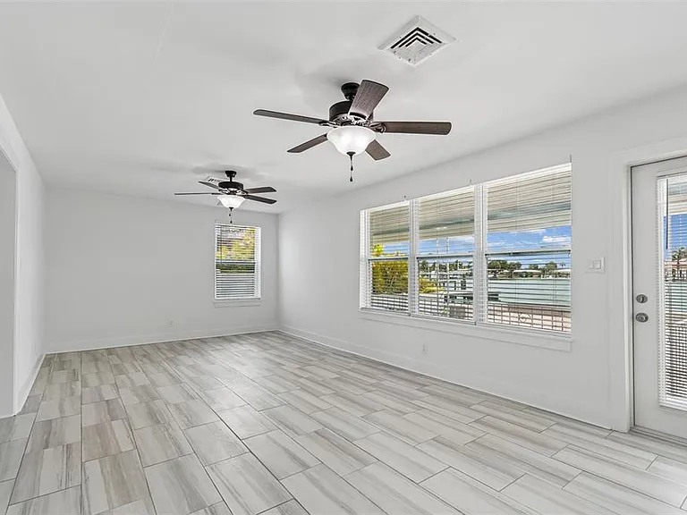 8125 Bayshore Dr — Photo 30