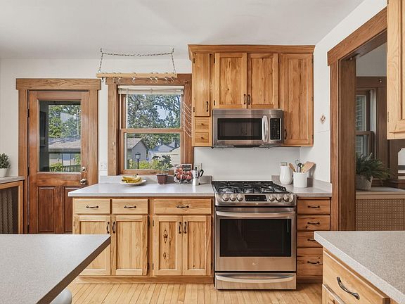 4th image of 2133 Goodrich Ave