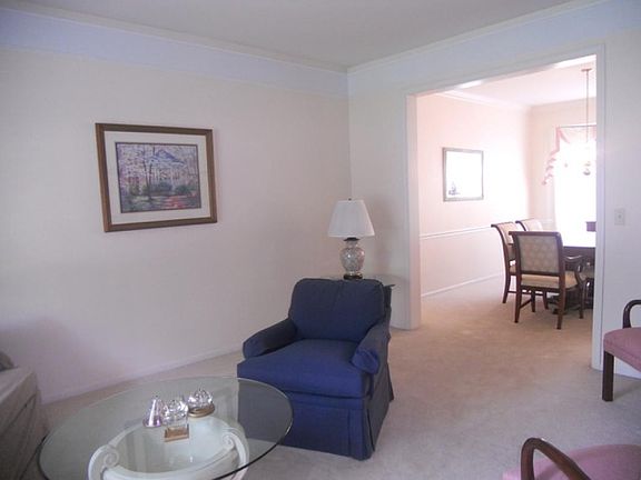 4th image of 493 Yorkshire Ct
