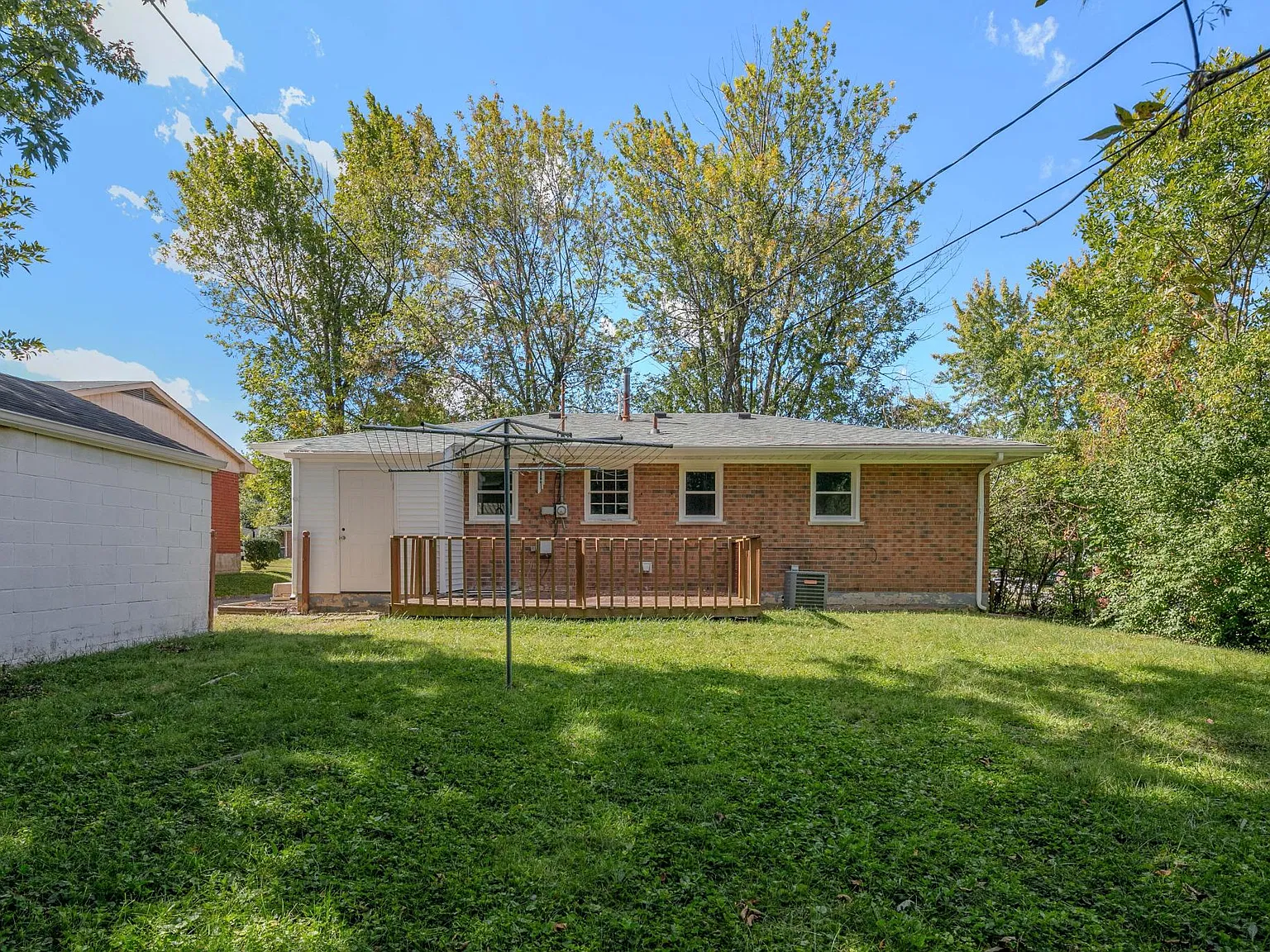 3 bed, 1025 sqft, $1,800 — Photo 2