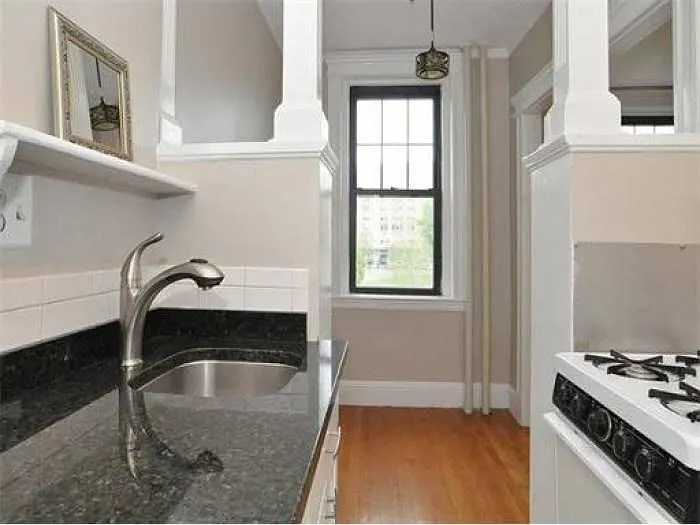 114 Riverway #7 — Photo 4