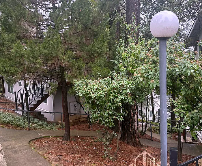 1840 Point View Dr #D — Photo 2