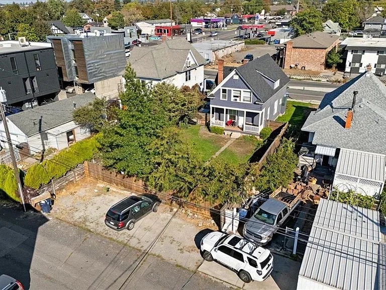 914 E Indiana Ave — Photo 24