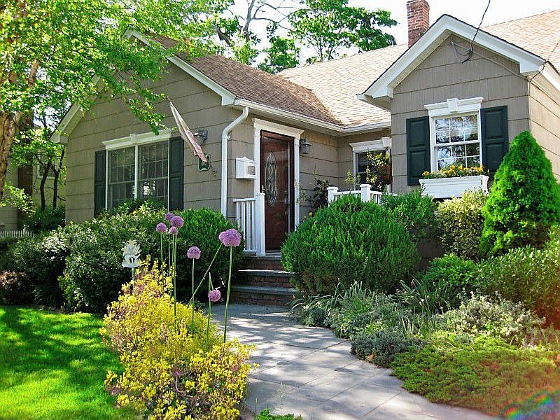 1st image of 402 Hughes St