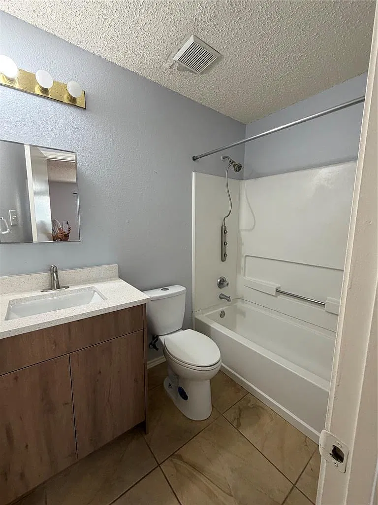 3 bed, 2.0 bath, 1646 sqft, $1,895 — Photo 3