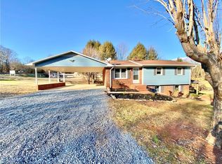 121 W Walker Rd, Elkin, NC 28621