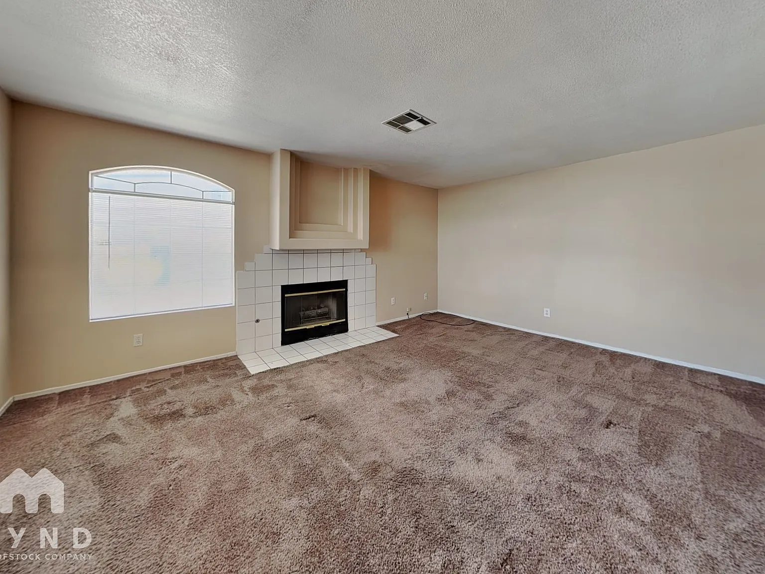 3 bed, 2.5 bath, 1408 sqft, $1,865 — Photo 2